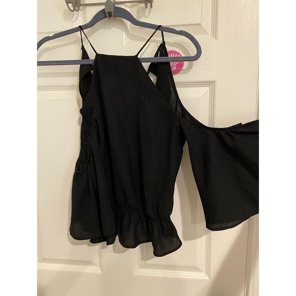 Cold shoulder top!